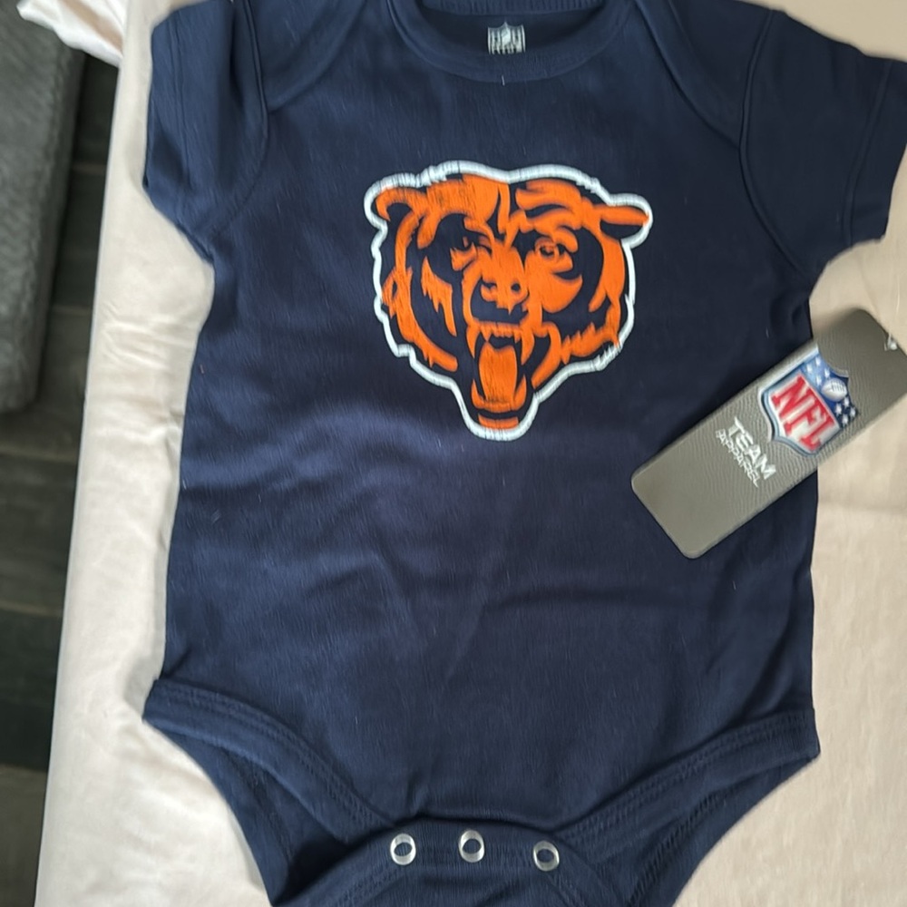 NFL CHICAGO BEARS 3-PIECE BABY SET MERCHANDISE - Picture 4 of 8